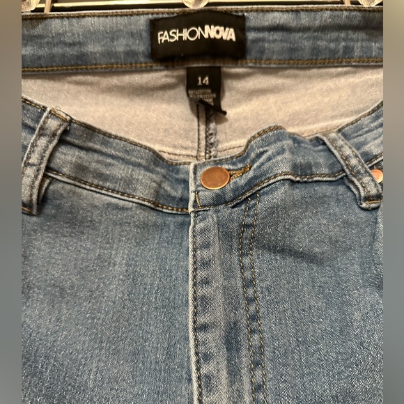 Fashion nova curve wide leg jeans with stretch - Picture 4 of 5